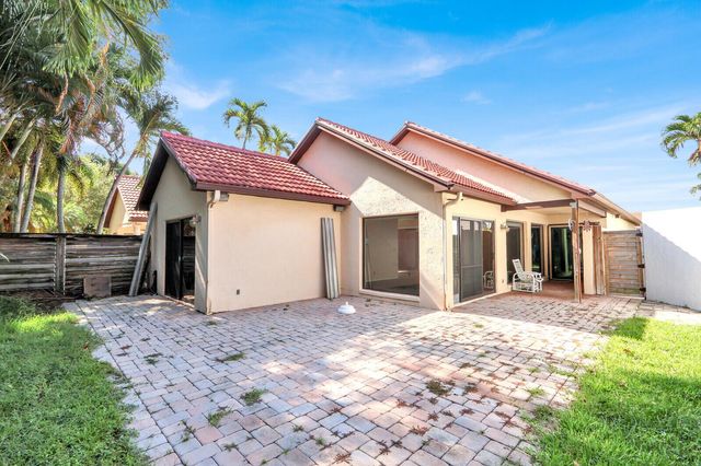 13 Ironwood Way N, Palm Beach Gardens, FL 33418