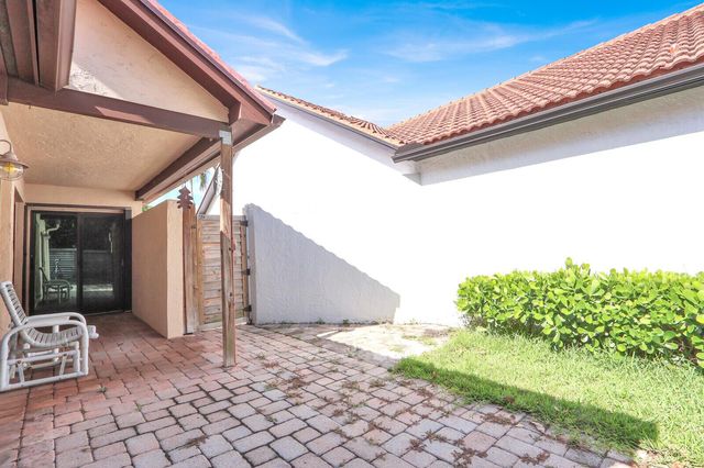 13 Ironwood Way N, Palm Beach Gardens, FL 33418