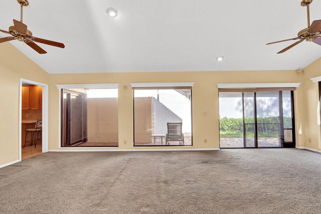 13 Ironwood Way N, Palm Beach Gardens, FL 33418