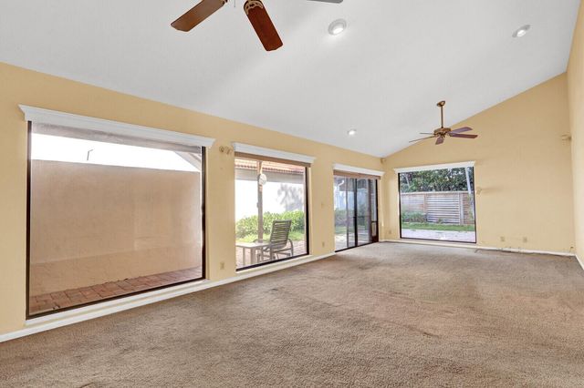 13 Ironwood Way N, Palm Beach Gardens, FL 33418