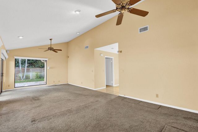 13 Ironwood Way N, Palm Beach Gardens, FL 33418