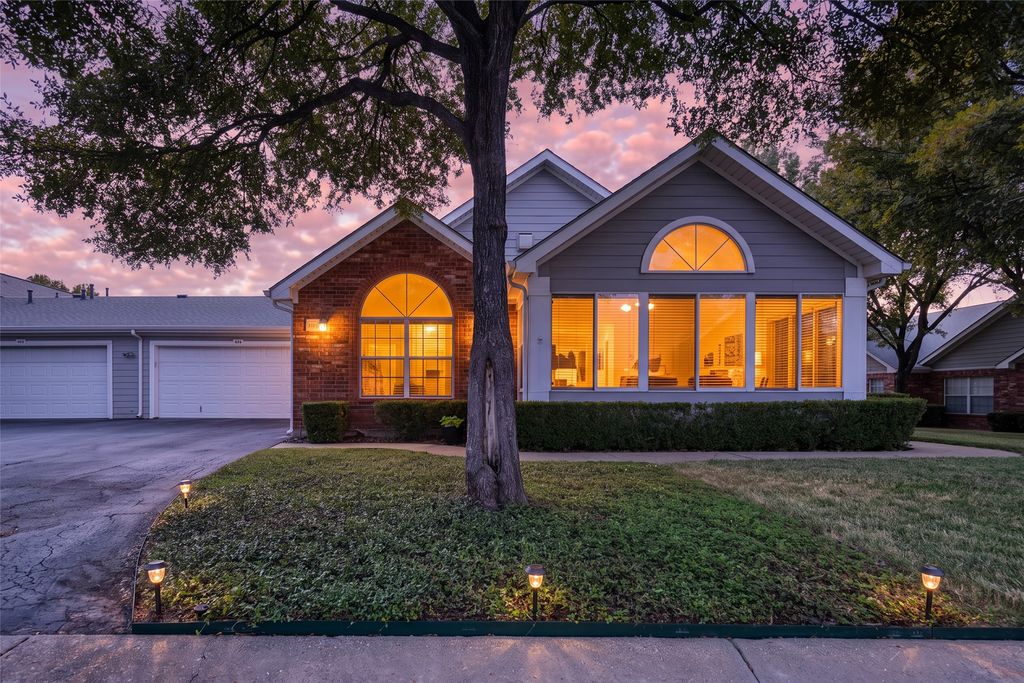 924 Bridges Drive, Arlington, TX 76012 — exterior