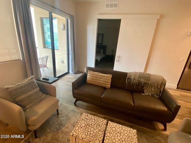 7300 E EARLL Drive 2006, Scottsdale, AZ 85251