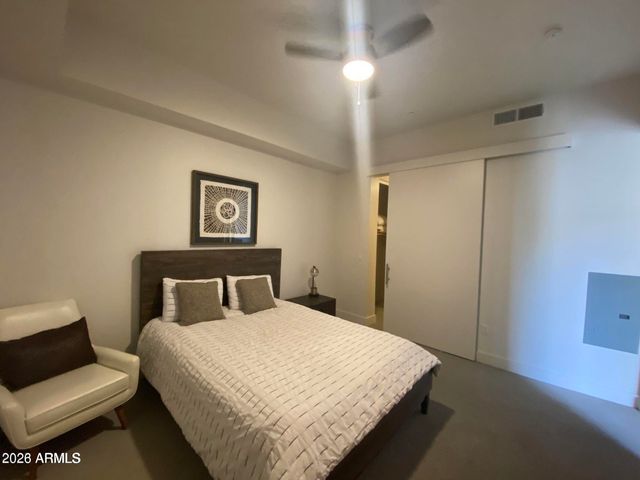 7300 E EARLL Drive 2006, Scottsdale, AZ 85251