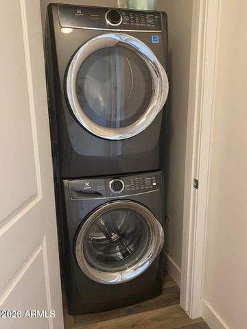 7300 E EARLL Drive 2006, Scottsdale, AZ 85251