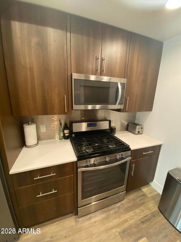 7300 E EARLL Drive 2006, Scottsdale, AZ 85251