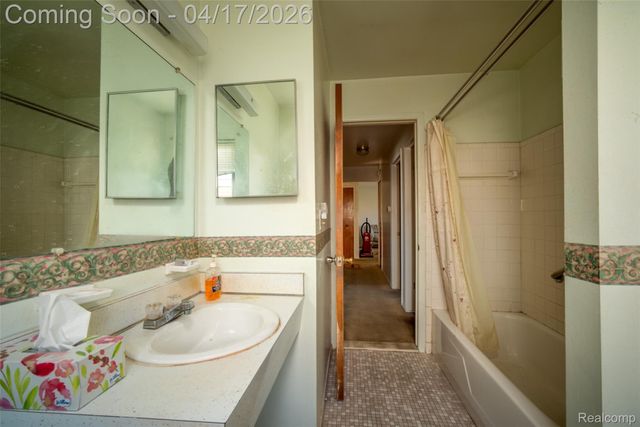 29889 Brown Court, Garden City, MI 48135