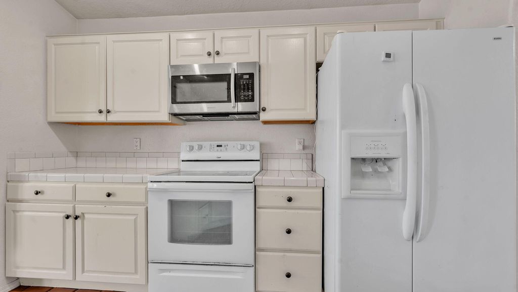 Image 13 of property listing at 11519 Kings Canyon Road SE, Albuquerque, NM 87123