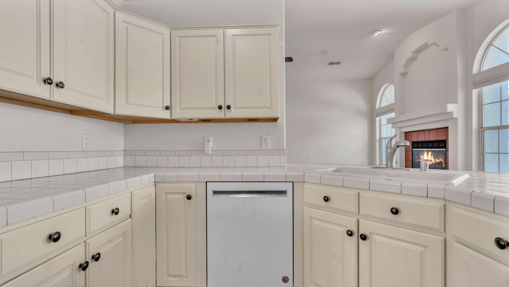 Image 14 of property listing at 11519 Kings Canyon Road SE, Albuquerque, NM 87123