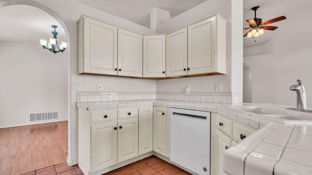 Image 15 of property listing at 11519 Kings Canyon Road SE, Albuquerque, NM 87123