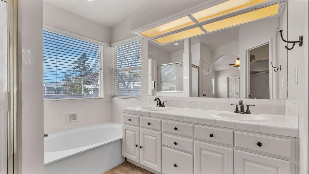 Image 28 of property listing at 11519 Kings Canyon Road SE, Albuquerque, NM 87123