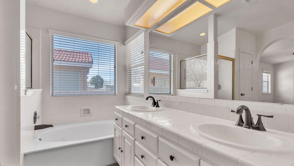 Image 30 of property listing at 11519 Kings Canyon Road SE, Albuquerque, NM 87123