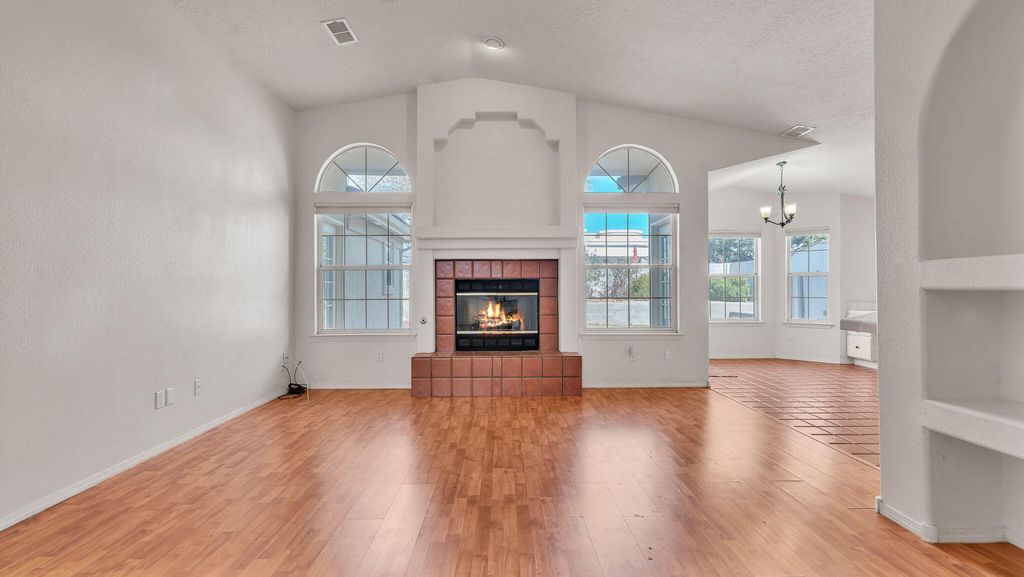 Image 6 of property listing at 11519 Kings Canyon Road SE, Albuquerque, NM 87123