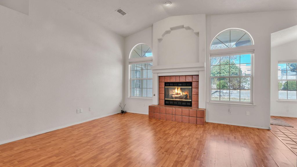 Image 9 of property listing at 11519 Kings Canyon Road SE, Albuquerque, NM 87123