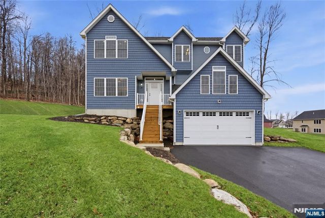 16 McDonald Court, New Windsor, NY 12553