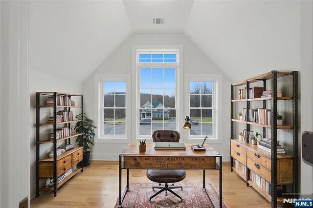 16 McDonald Court, New Windsor, NY 12553