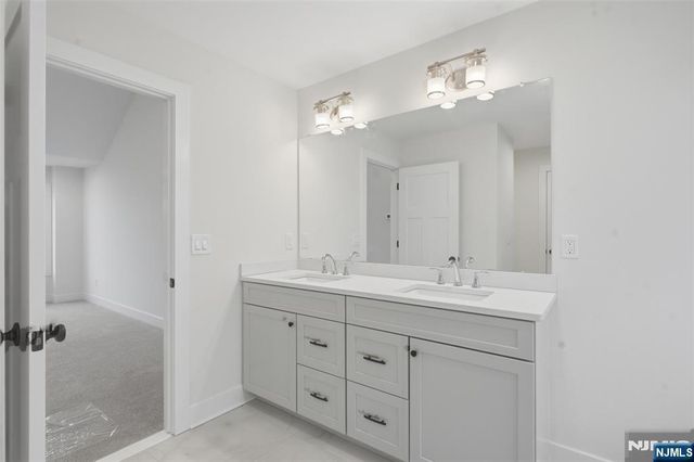 16 McDonald Court, New Windsor, NY 12553