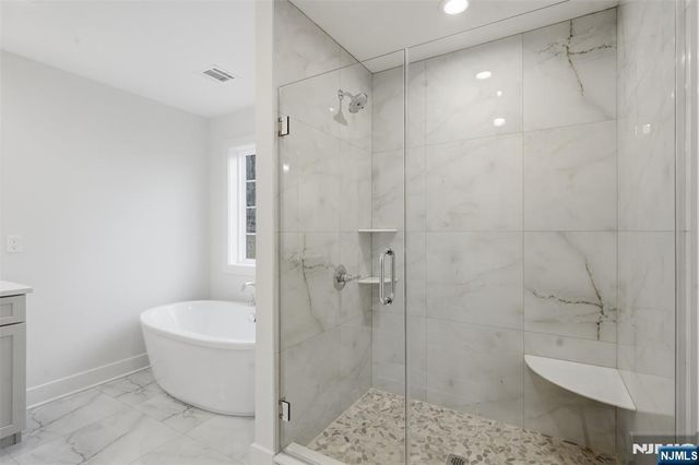 16 McDonald Court, New Windsor, NY 12553