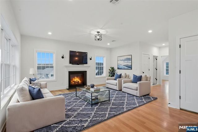 16 McDonald Court, New Windsor, NY 12553