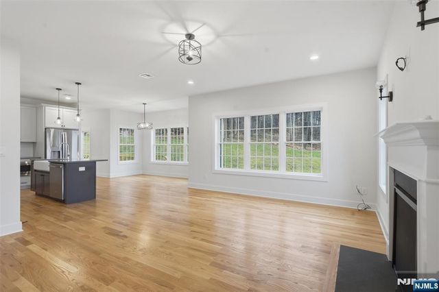 16 McDonald Court, New Windsor, NY 12553