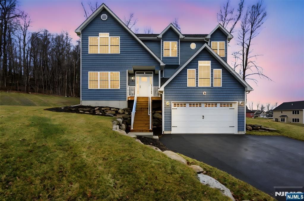 16 McDonald Court, New Windsor, NY 12553