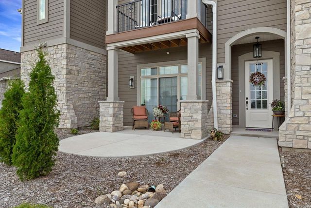 2844 Fox Lake CIRCLE #101, Waukesha, WI 53189