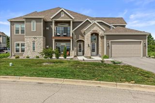 2844 Fox Lake CIRCLE #101, Waukesha, WI 53189