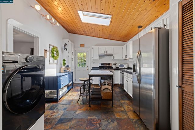 6366 Sunnymere Ave, Oakland, CA 94605