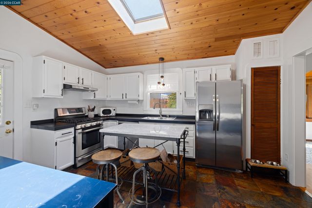 6366 Sunnymere Ave, Oakland, CA 94605
