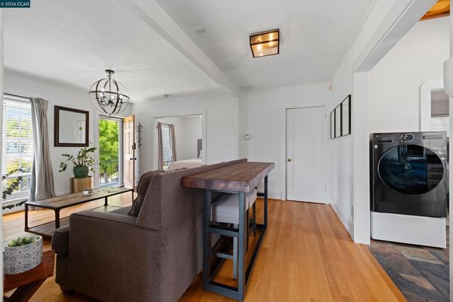 6366 Sunnymere Ave, Oakland, CA 94605