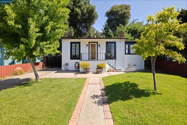 6366 Sunnymere Ave, Oakland, CA 94605