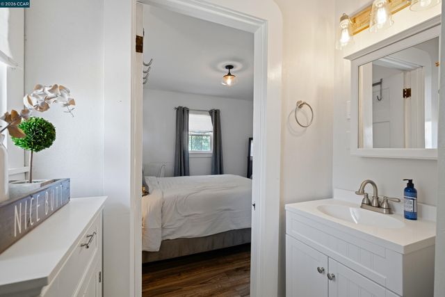 6366 Sunnymere Ave, Oakland, CA 94605