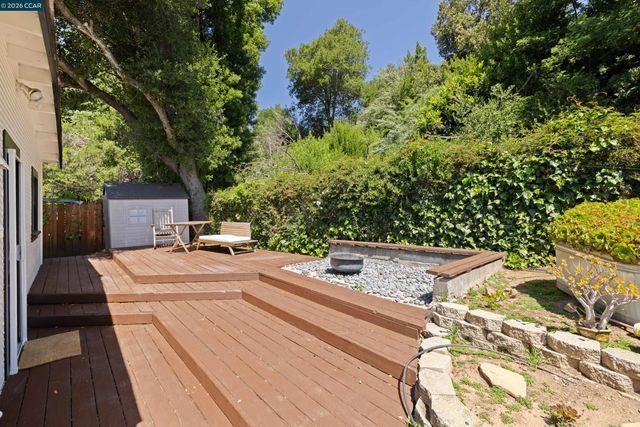 6366 Sunnymere Ave, Oakland, CA 94605