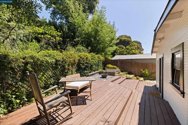 6366 Sunnymere Ave, Oakland, CA 94605