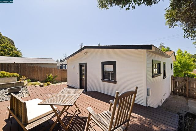 6366 Sunnymere Ave, Oakland, CA 94605