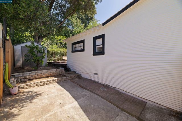 6366 Sunnymere Ave, Oakland, CA 94605