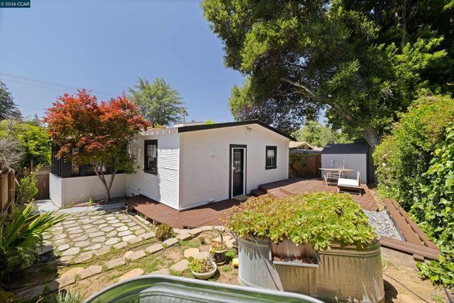 6366 Sunnymere Ave, Oakland, CA 94605