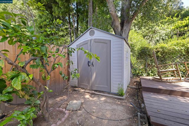 6366 Sunnymere Ave, Oakland, CA 94605