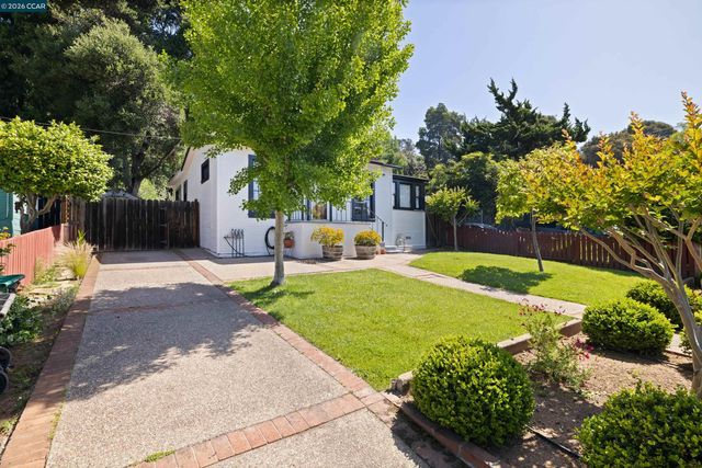 6366 Sunnymere Ave, Oakland, CA 94605