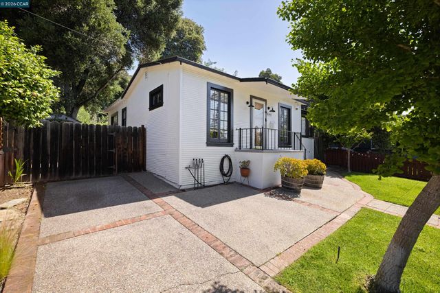 6366 Sunnymere Ave, Oakland, CA 94605