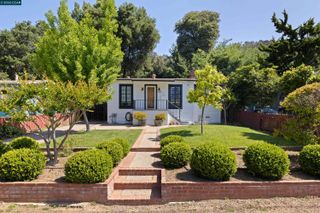 6366 Sunnymere Ave, Oakland, CA 94605
