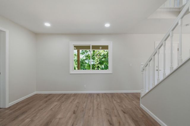 550 Central Ave, White Bluff, TN 37187