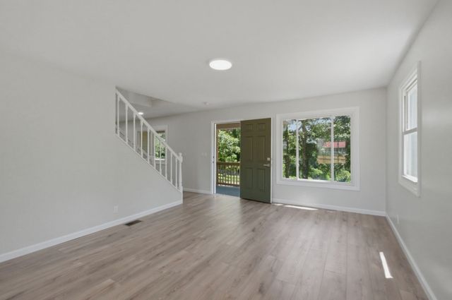550 Central Ave, White Bluff, TN 37187