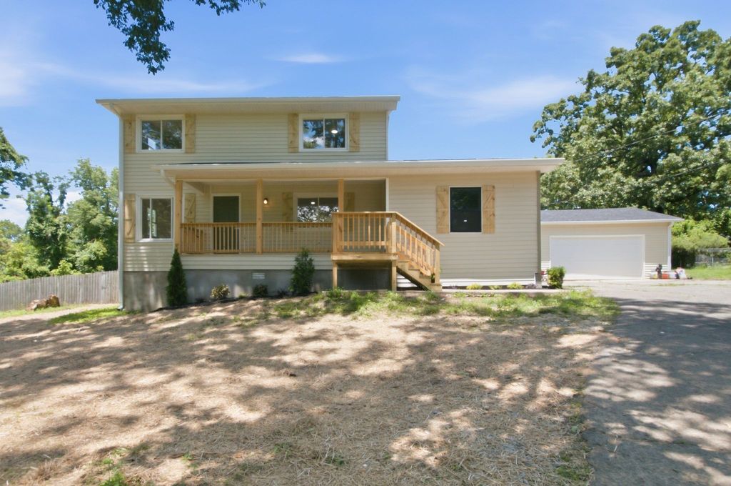 550 Central Ave, White Bluff, TN 37187