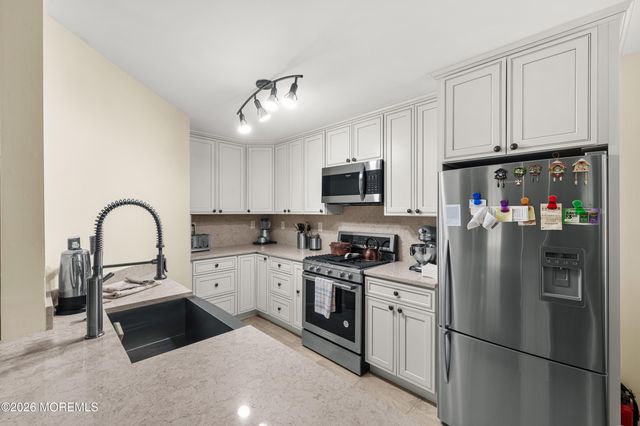 471 Hawthorne Place, Morganville, NJ 07751
