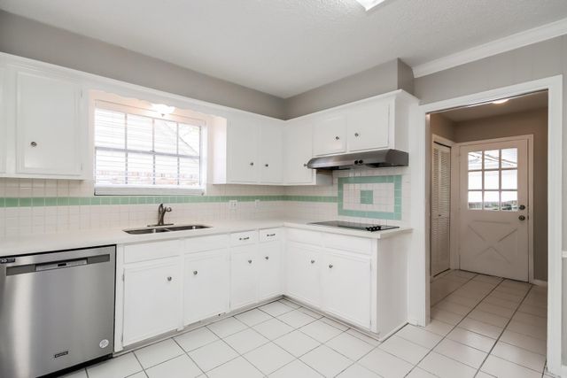 1702 Corral Drive, Houston, TX 77090