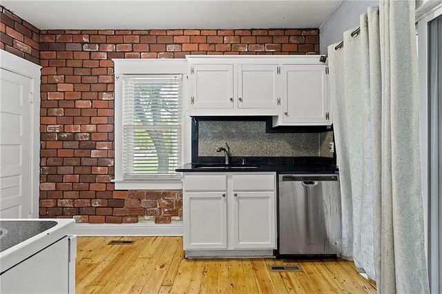 4401 Madison Avenue, Kansas City, MO 64111