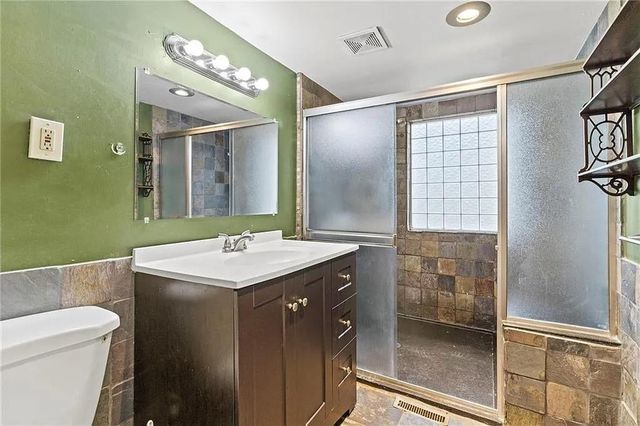 4401 Madison Avenue, Kansas City, MO 64111