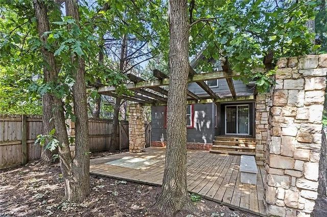 4401 Madison Avenue, Kansas City, MO 64111