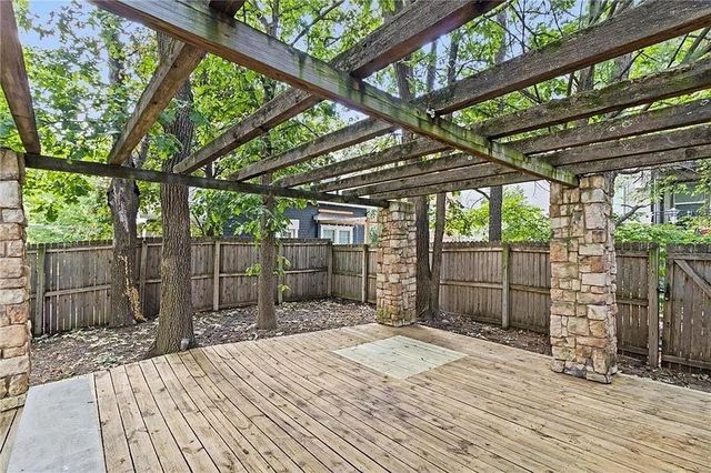 4401 Madison Avenue, Kansas City, MO 64111